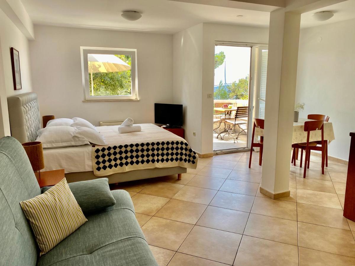 Apartments Villa Medic Brela Esterno foto