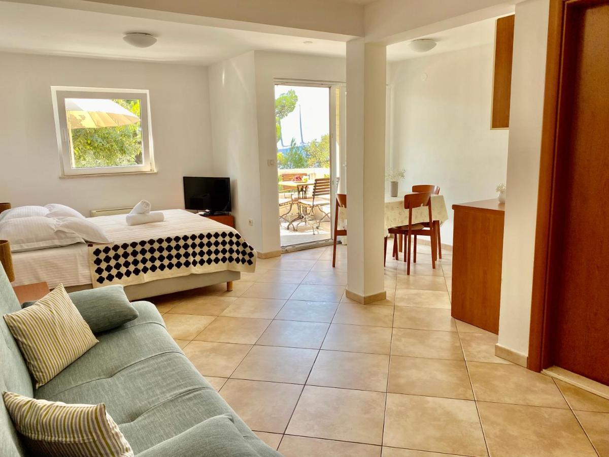 Apartments Villa Medic Brela Esterno foto