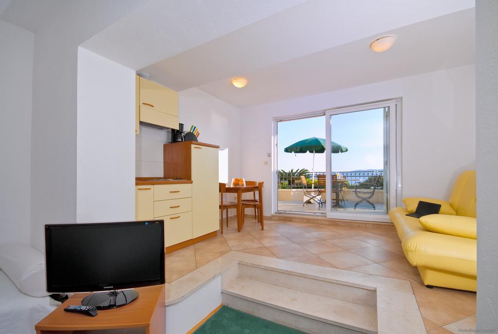 Apartments Villa Medic Brela Esterno foto