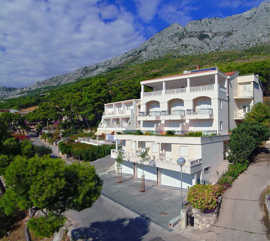Apartments Villa Medic Brela Esterno foto