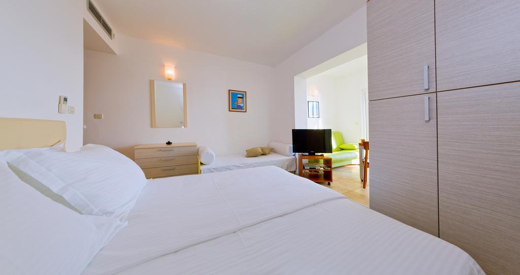 Apartments Villa Medic Brela Esterno foto