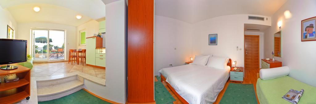 Apartments Villa Medic Brela Esterno foto
