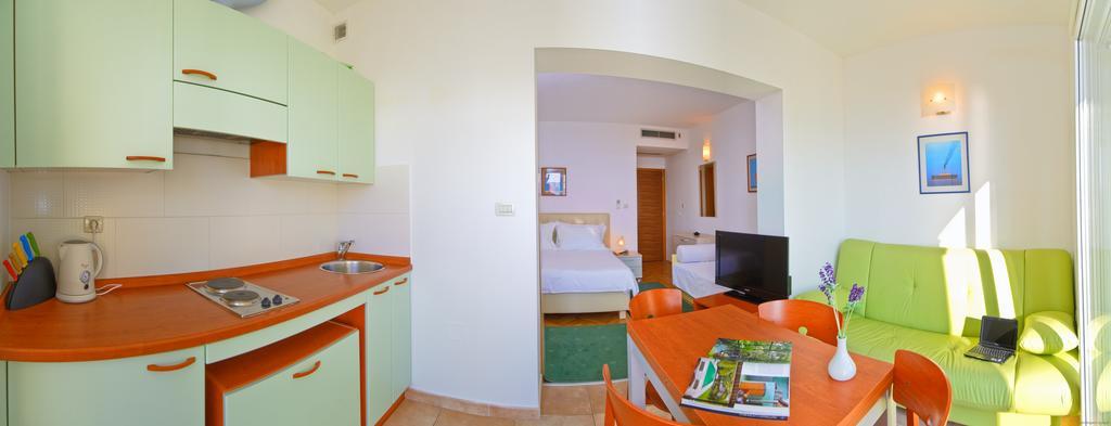Apartments Villa Medic Brela Esterno foto