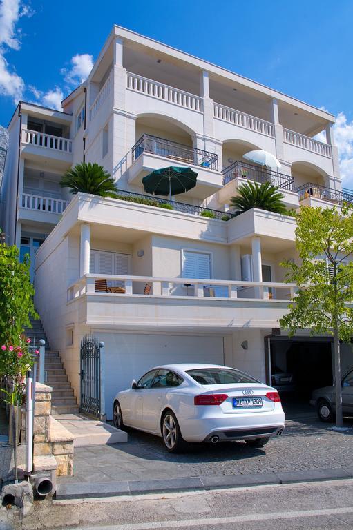 Apartments Villa Medic Brela Esterno foto