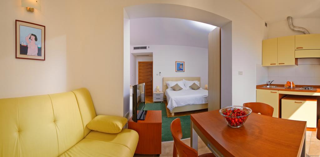 Apartments Villa Medic Brela Esterno foto