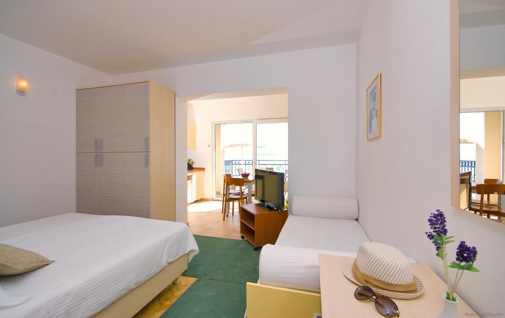 Apartments Villa Medic Brela Esterno foto