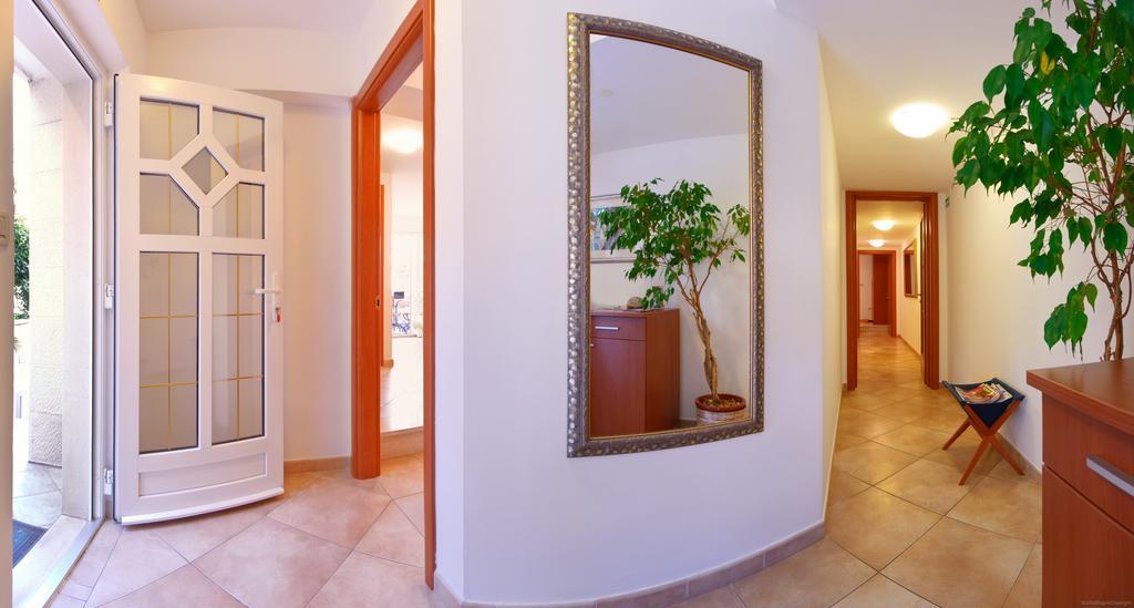 Apartments Villa Medic Brela Esterno foto