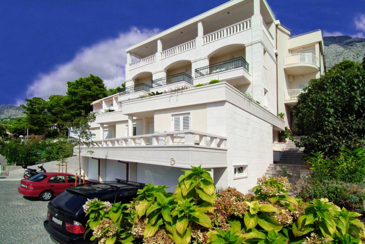 Apartments Villa Medic Brela Esterno foto